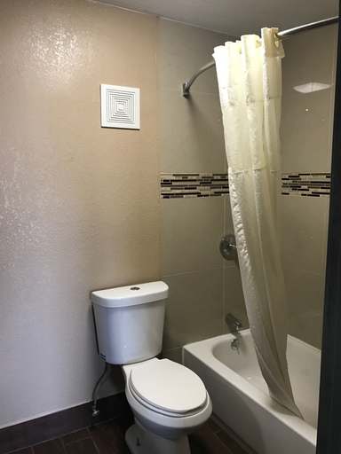 Bathroom 4, Economy inn, Ouachita