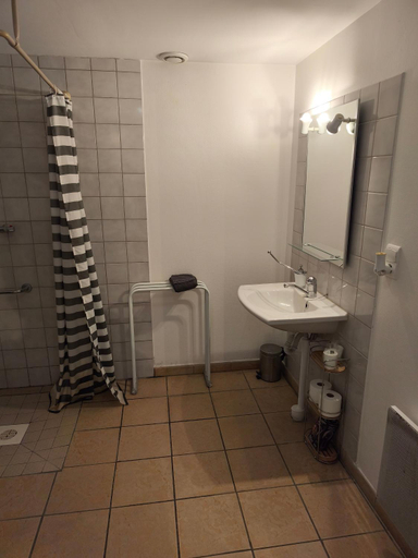 Bathroom 5, Hotel du siecle, Nièvre