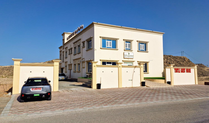 Exterior & Views