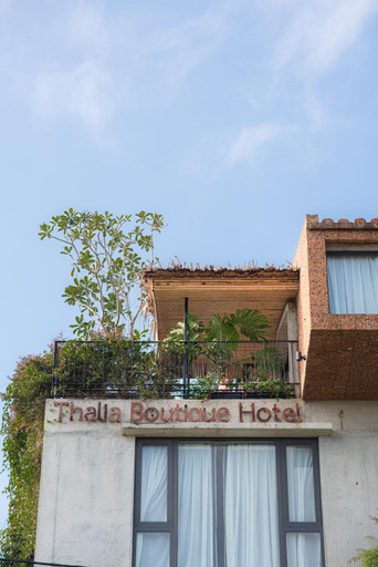 Exterior & Views