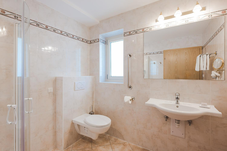 Bathroom, Hotel Tyrol, Bolzano