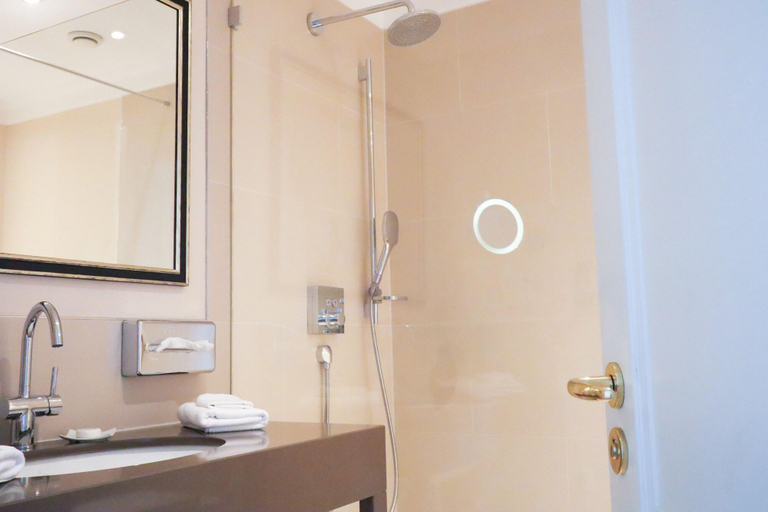 Bathroom 5, Grand Hotel Seeschlosschen SPA & Golf Resort, Ostholstein