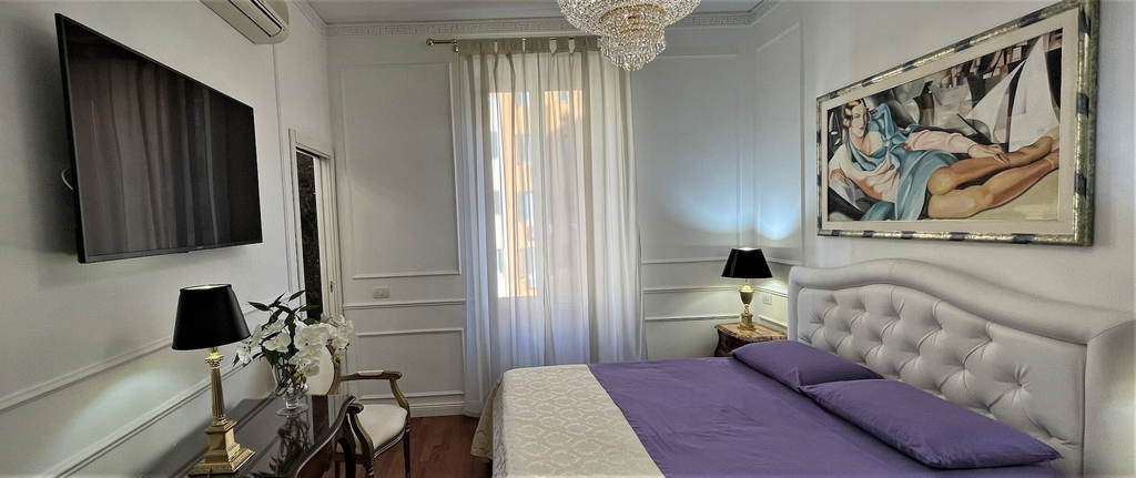 Room 2, King Plaza, Rome