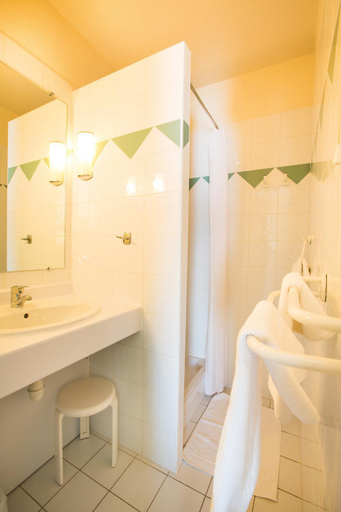 Bathroom 3, Vacances Bleues Club Les Horizons Du Lac, Hautes-Alpes