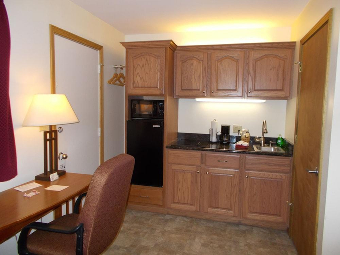 Others 4, Shepherd Mountain Inn & Suites, Iron