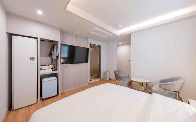 Bedroom 3, Changwon Myeongseodong Denbastar Hotel, Changwon