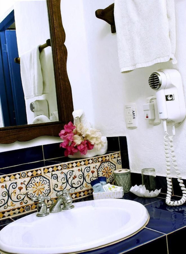 Bathroom 3, Costa Linda Beach, Antolín del Campo