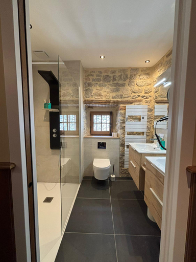 Bathroom 3, Hotel-Restaurant Le Manoir De Montesquiou, Lozère