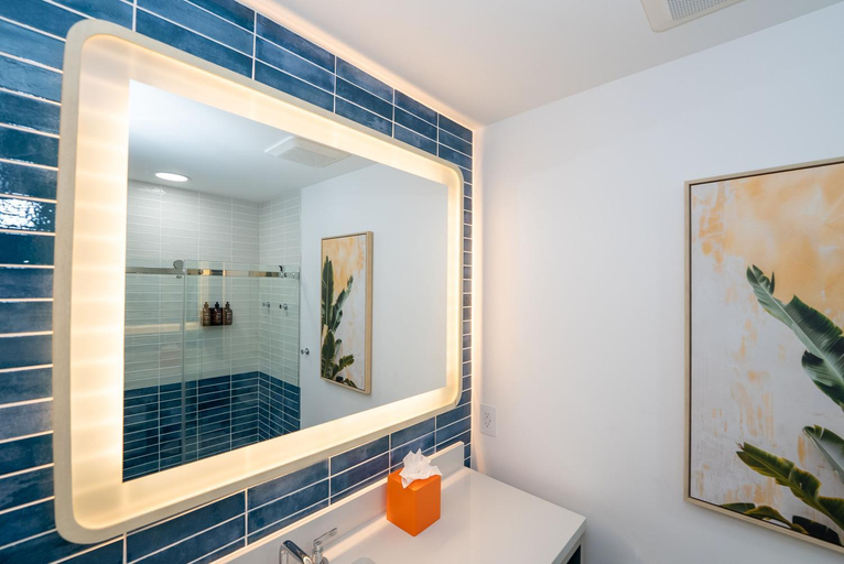 Bathroom 4, The Sunshine Hotel and Suites