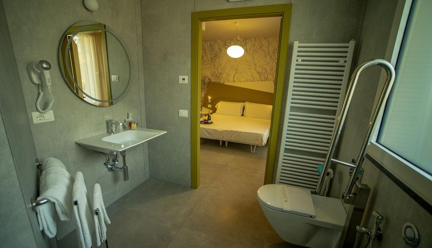 Others 5, Hotel Malavoglia, Catania