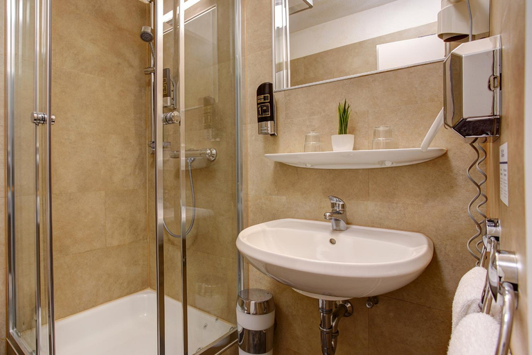 Bathroom 4, Hotel Ambassador Duesseldorf, Düsseldorf