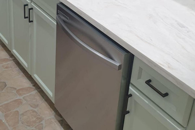Private kitchen 5, 4bed Condo - Sleeps 8 - Pool, Bbq, Views, Parking