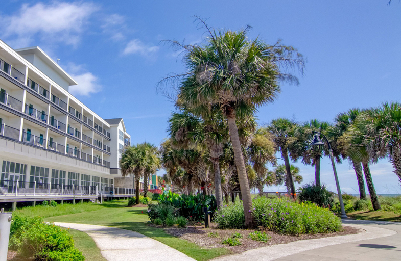 Exterior & Views