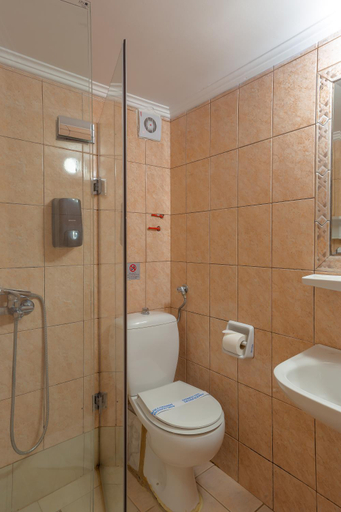 Bathroom 3, Hotel Byron, Attica