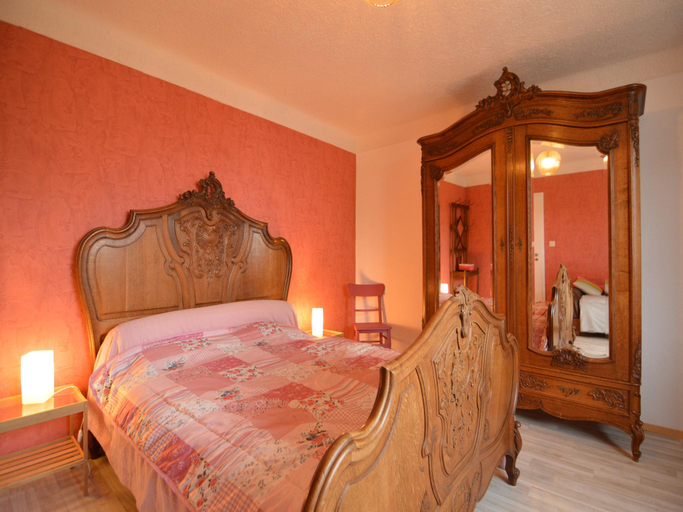 Bedroom 2, Holiday Home with Garden, Heating, Barbecue, Liège