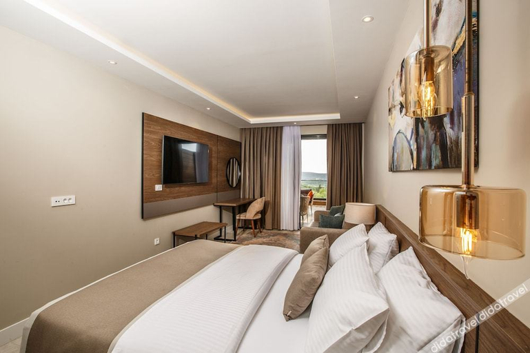 Bedroom, Montenegro Lodge
