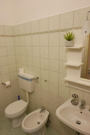 Bathroom 3, Levante Blu, La Spezia
