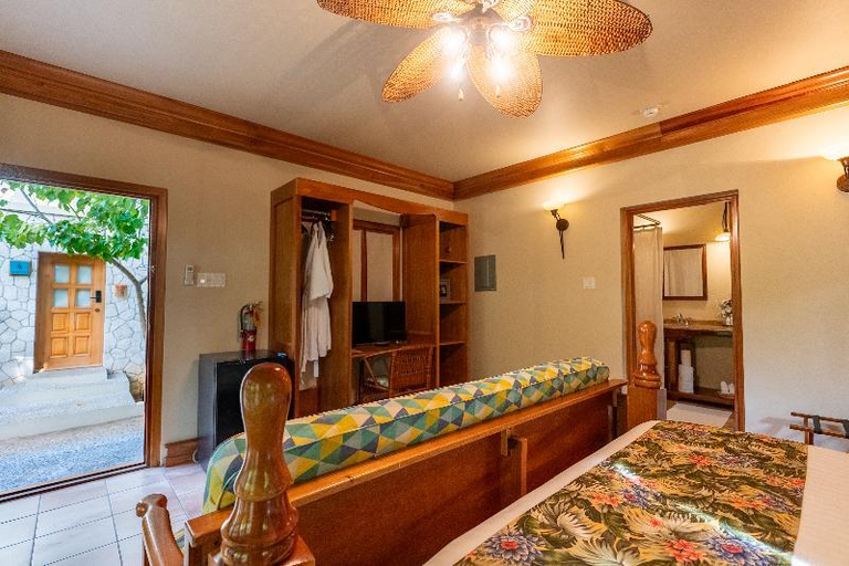 Bedroom 3, Ocean Cliff Hotel
