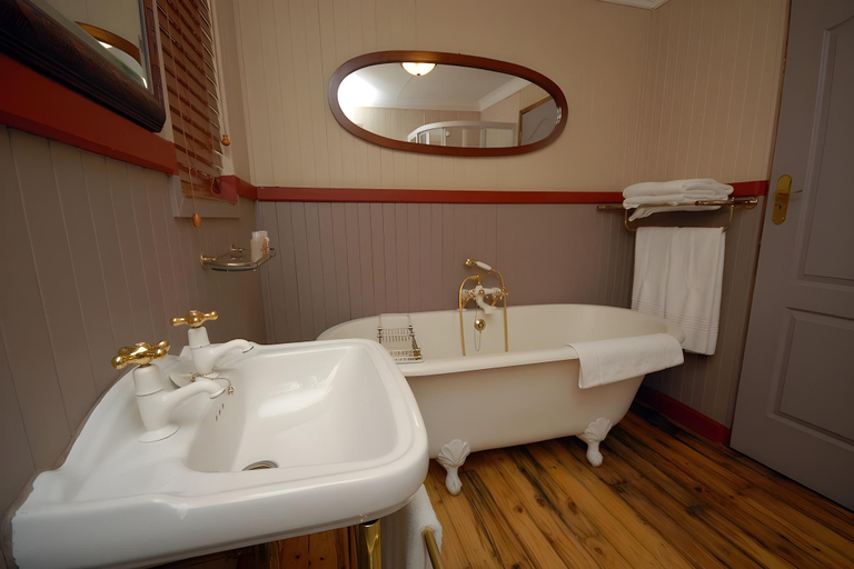 Bathroom 4, Emerald Resort and Casino, Sedibeng