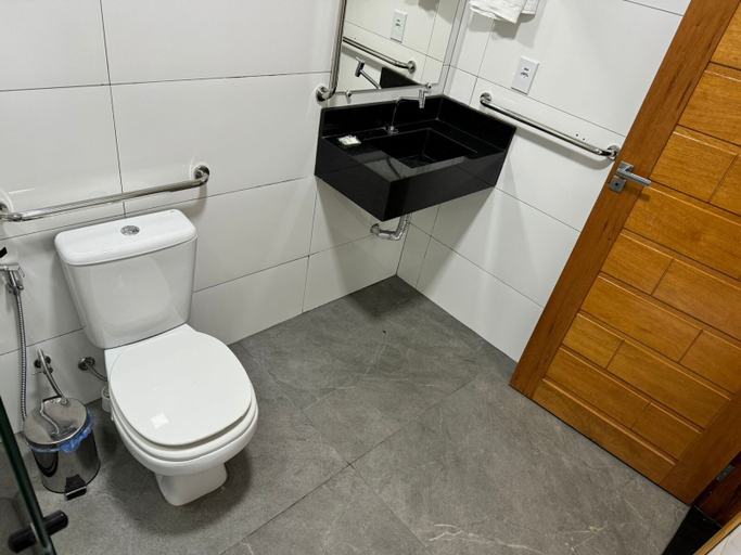 Bathroom 3, POUSADA ALTER PARA TODOS, Santarém