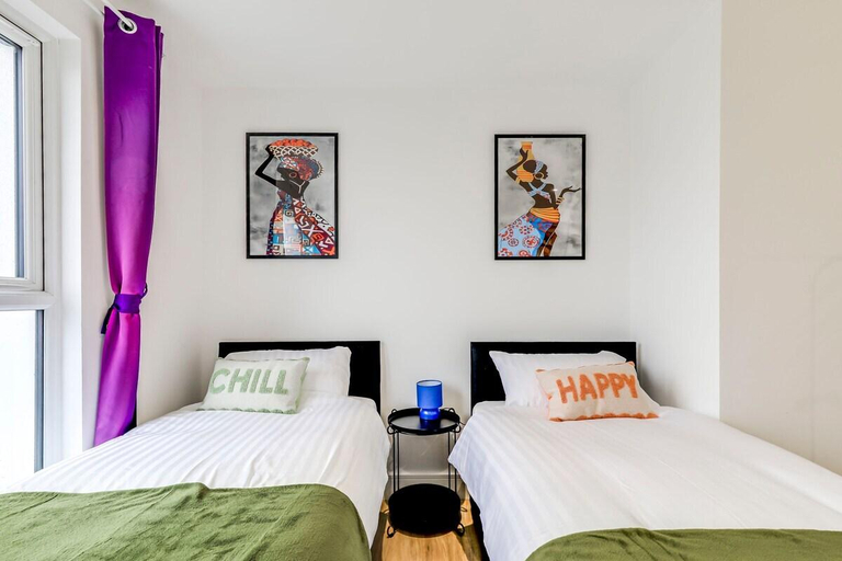 Bedroom 2, Cityscape Suite, Luton