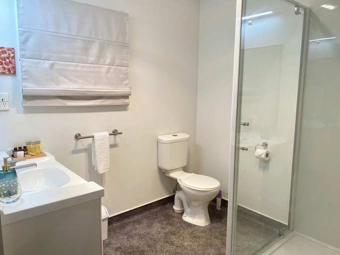 Bathroom 3, Heritage Park Lodge, Westland