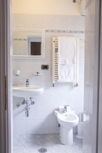 Bathroom 5, Residenza Florentia , Florence