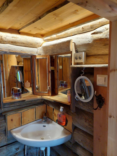 Bathroom, Ankkalinna, Lapland