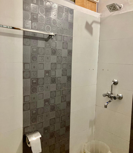 Bathroom 3, The Gleam Hotel, Karnal