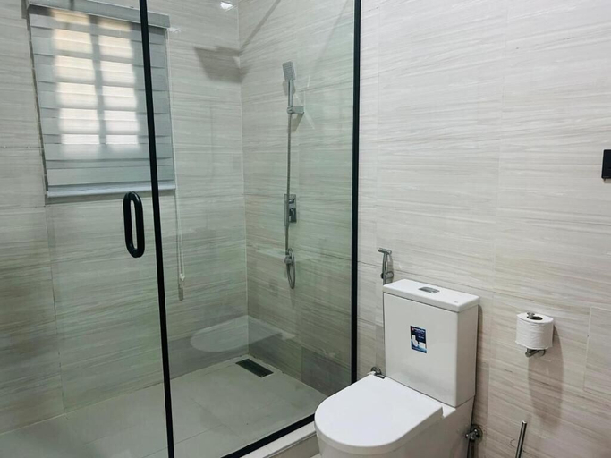 Bathroom 2, Reens Suites and Apartment, Obio/Akp