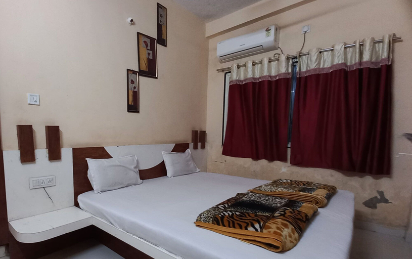 Bedroom 5, Hotel Natraj, East Nimar