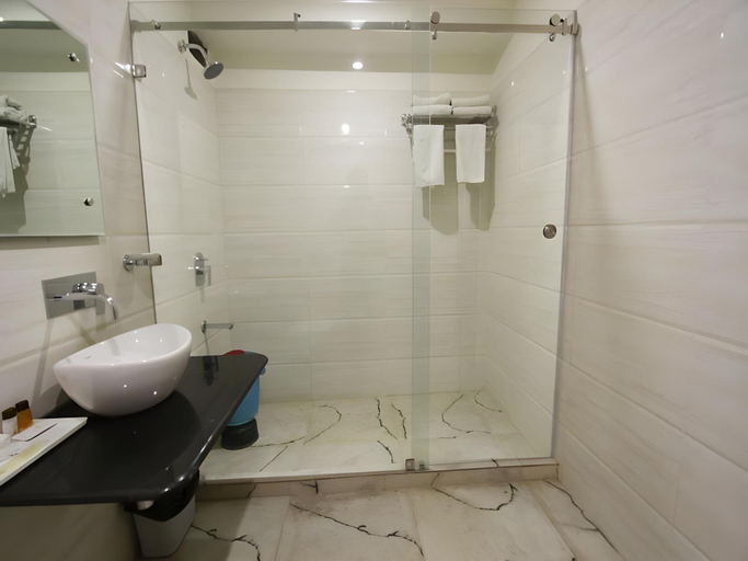 Bathroom 2, GenX Usha Kiran Agra, Agra