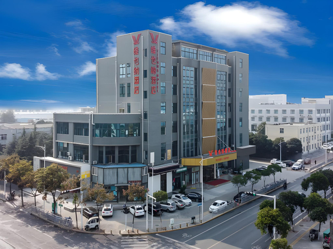 Exterior & Views