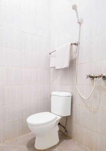 Bathroom 5, Hotel O Lontar Residence, West Jakarta