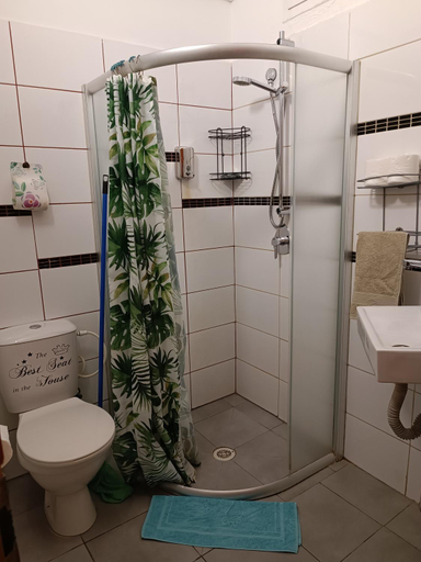 Bathroom 4, Custo Club