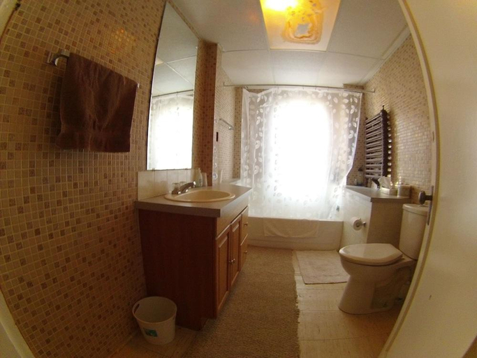 Bathroom 2, Rycroft Hotel, Division No. 19