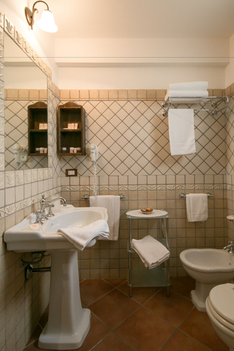 Bathroom 5, La Corte Del Sole, Syracuse