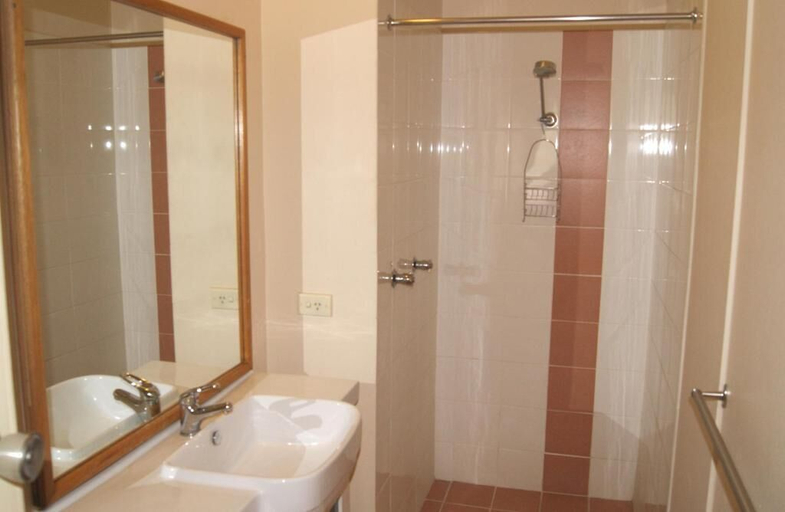 Bathroom, The George Hotel, Bathurst Regional - Pt A