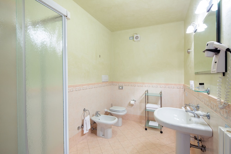 Bathroom 5, Domina Borgo degli Ulivi - Lake Garda, Brescia