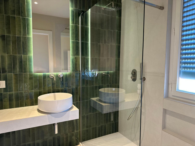 Bathroom 2, Hotel San Michele, Savona