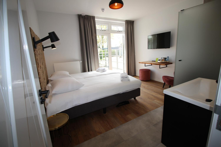 Bedroom 2, Strandhotel Dennenbos, Veere