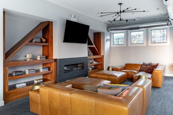 Living Room 3, Sonder the Plymouth Apartments Loop, Cook