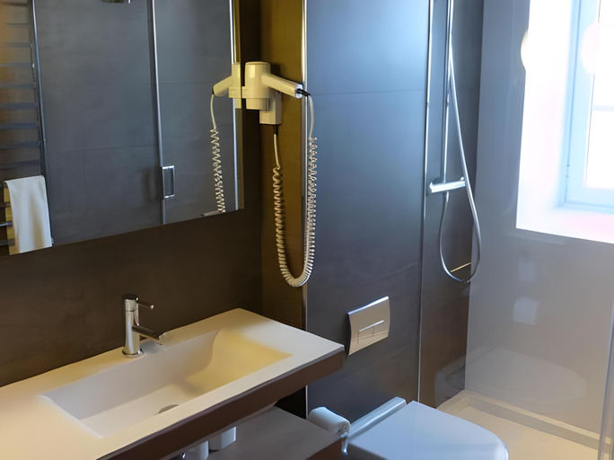 Bathroom 4, Vall de Nuria, Girona