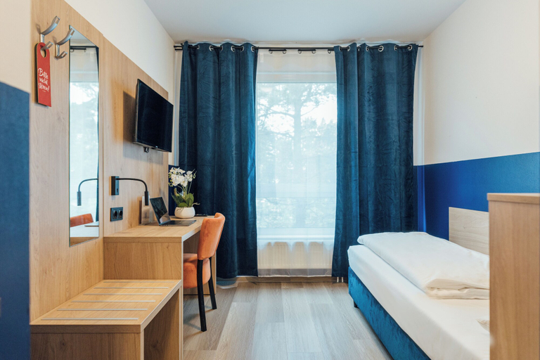 Bedroom 4, MYKY Hotel Boardinghouse, Hamburg