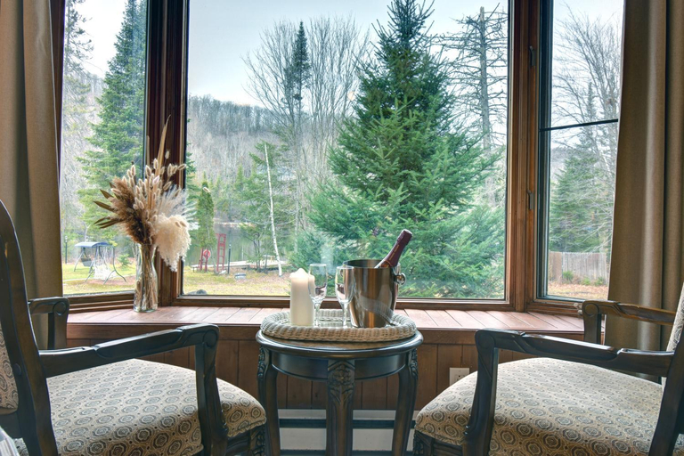 Others 2, Hotel du Lac Lenore, Les Pays-d'en-Haut