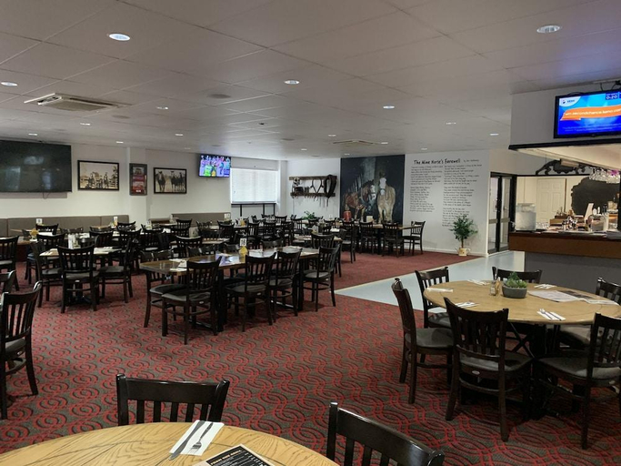 Food & Drinks 4, Pit Pony Hotel, Bowen