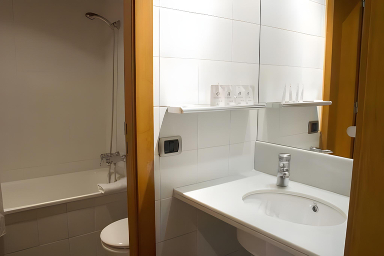 Bathroom 4, Vall de Nuria, Girona