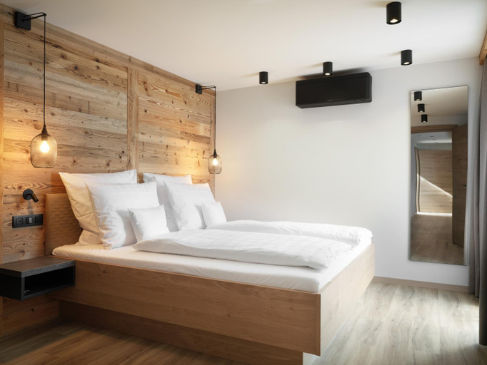 Bedroom 2, Hotel Butgenbacher Hof, Liège