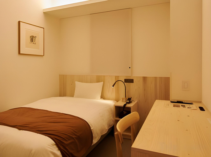 Bedroom 3, Shin-Osaka Station Hotel, Osaka