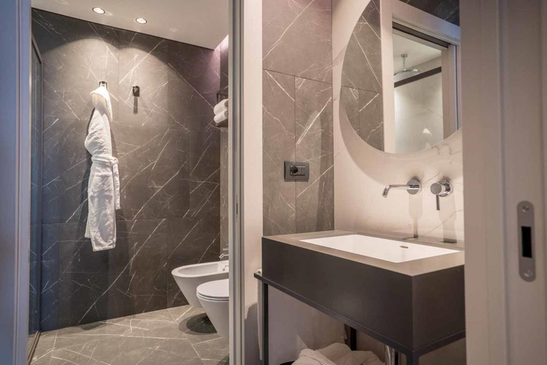 Bathroom 3, Be Mate Via Tivoli, Milano